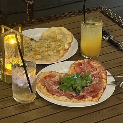 夜カフェに☆シェアPIZZA