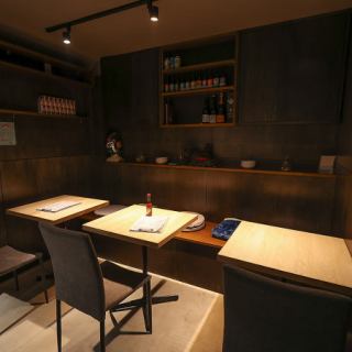 北中米のエッセンスを感じるインテリアで彩られた店内は、明るく温かみのある空気感に包まれています。最寄駅から徒歩圏内でアクセスが便利なのも魅力のひとつ！貸切対応や席のカスタマイズなど柔軟に対応可能なサービスを取り揃えております◎