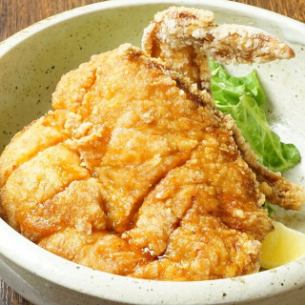 젊은 닭의 반신 튀김 카레 마늘