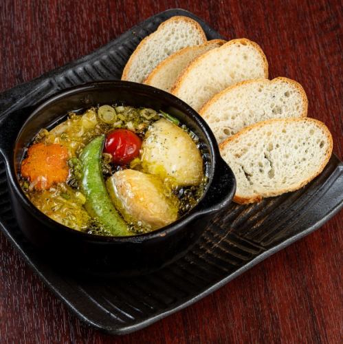 カマンベールと彩り野菜のアヒージョ