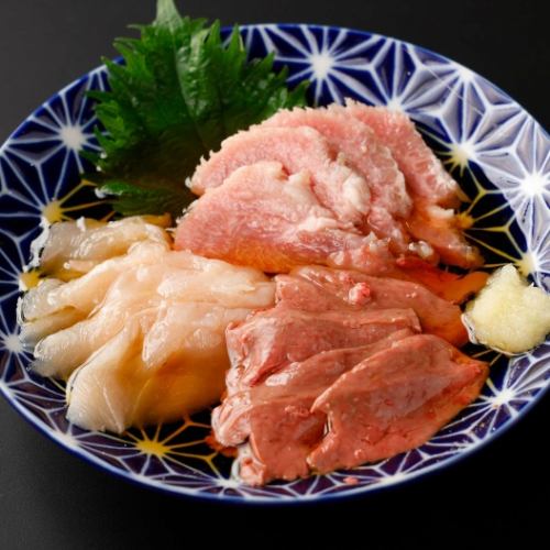 居酒屋革命 酔っ手羽 本厚木店のおすすめ料理2自慢の逸品「肉刺し」！低温調理で安心安全♪