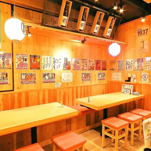 <p>天神駅近！行きも帰りも楽々なアクセス抜群の酔っ手羽で宴会をしませんか？店内はカウンター席、大小様々なテーブル席を完備！人数に合わせてテーブルのレイアウト変更も可能ですので、気軽にごご来店ください♪</p>