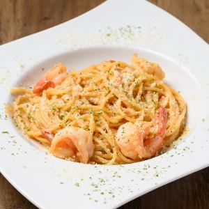 エビとトマトクリームのパスタ