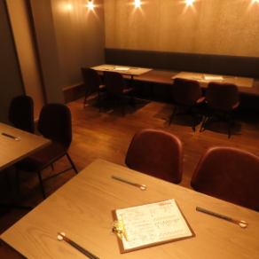<Tables> 4 x 2-seat tables
