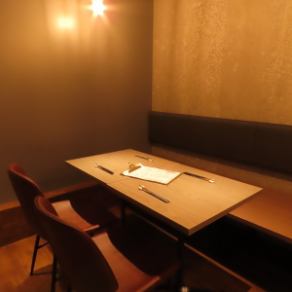 <Tables> 2 tables for 4 people