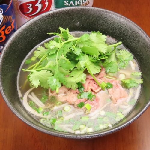本場の味を再現した自家製スープ!本格的なフォーを堪能