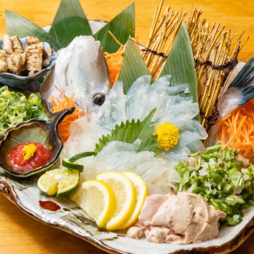 ★The specialty: Whole-fish sashimi★