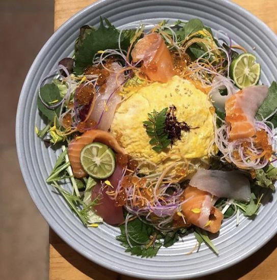 新鮮な魚を生簀・ショールームから選びお店で愉しめます！