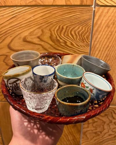 移転オープン後、意咲屋一で日本酒をご注文して頂くと、
ご一緒にお猪口も皆様に選んで頂こうと考えております🍀
備前焼、美濃焼、有田焼などそれぞれ違う口当たりと飲み口を楽しんで頂けますのでぜひお試しくださいませ☀️
