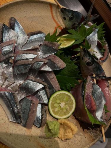 마이도! 시사키 가게 시작입니다 💡

야츠키도 이미 막판에 갔습니다만…
아직 더운 날들이 계속되고 있습니다 🥵

그러나!

소금구이도 물론 일품입니다만, 저희 가게에서는 신뢰를 두고 있습니다 창업 백년의 하마노 상점님으로부터 항상 신선도 발군의 홋카이도산 가을 도어를 도매해 주시고 있으므로, 구조에서도 즐길 수 있습니다🍀
가을 도어의 구조, 어리석은 맛있습니다 🤭

내점을 받았을 때는 꼭! 맛보세요 🍻

아직도 더운 날들이 계속되지만, 작은 한 걸음씩, 가을을 향하고 있습니다!
큰 변화를 낳는 것은 작은 한 걸음부터 🐟
조금씩 조금씩 매일 즐기면서 진행합시다 🍀
또한 내일부터 잘 부탁드립니다 💪