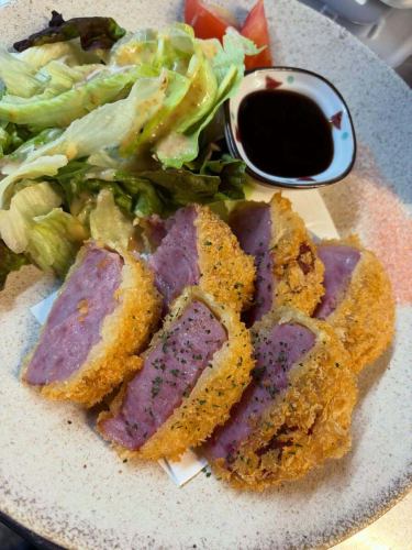 .
마이도! 시사키 가게 시작입니다 💡
요즘 인기의 요리 소개입니다 😽
이쪽은 운젠 햄 커틀릿‼ ️
나가사키현의 자연파, 운젠 햄을 사용한 일품입니다🍀
한마디로 햄이라고 해도 육감과 치응, 맛도 굉장히 있어
커틀릿으로 해도, 소테로 해도 정말로 맛있는 재료입니다 😆
햄 커틀릿을 바위 소금으로 먹는 것을 추천합니다 💪
햄 커틀릿을 좋아하는 여러분! 꼭 맛보세요 🤝
#히메지 이자카야 #히메지 디너 #히메지 음식