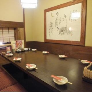 This is a private room with a sunken kotatsu table that can accommodate up to 10 people.