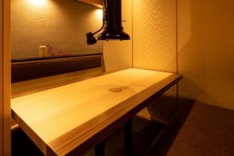 完全個室のテーブル席。