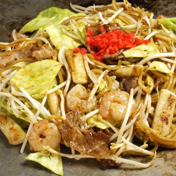 ”ビックリ焼きそば”麺2玉に野菜が300g！シャキシャキの野菜をご堪能あれ♪