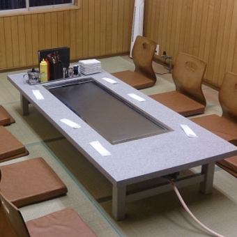 鉄板を囲んでみんなでの共同作業はさらに盛り上がる事間違いなし♪