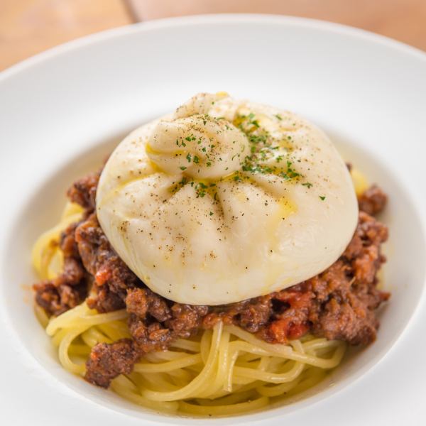 Specialty! Bolognese topped with burrata cheese (limited edition)