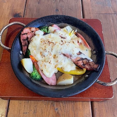 Smoked bacon and vegetable raclette cheese