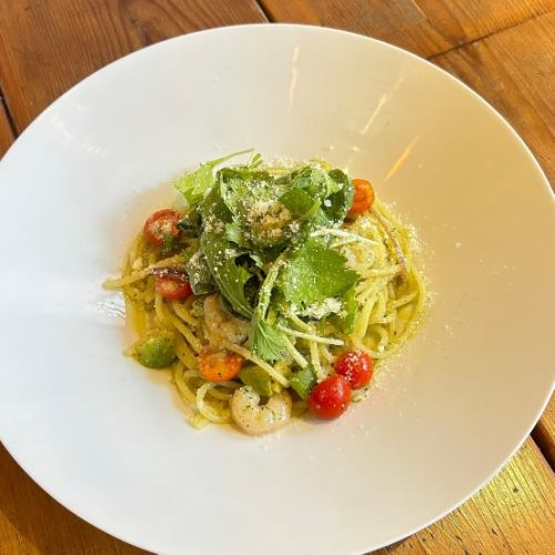 Genovese pasta with shrimp and avocado