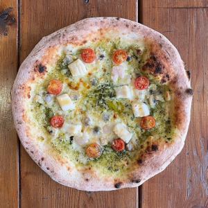 seafood genovese pizza