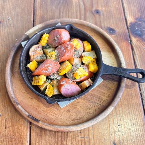 Sausage and potato grilled in garlic butter