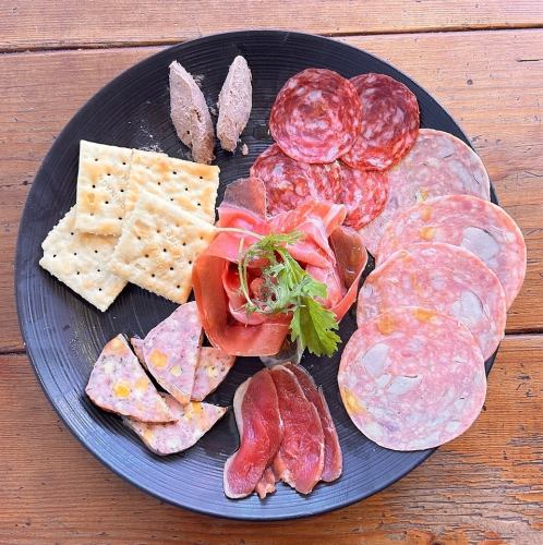 Platter of 6 kinds of charcuterie