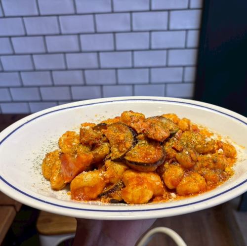 ピリ辛 茄子とベーコンのニョッキ アラビアータ