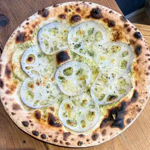 シャキシャキレンコンのジェノベピザ