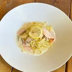 サーモンのレモンクリームパスタ ハーブの香り