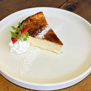 自家製バスクチーズケーキ