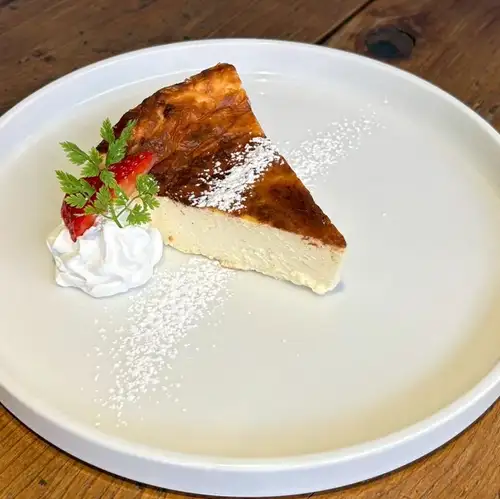 自家製バスクチーズケーキ
