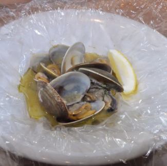 Jumbo clams steamed with white wine