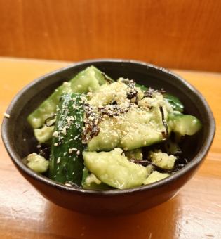 たたききゅうりの塩昆布和え