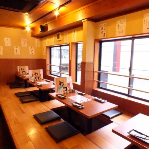 広々とした小上がり掘りごたつは宴会に最適空間!