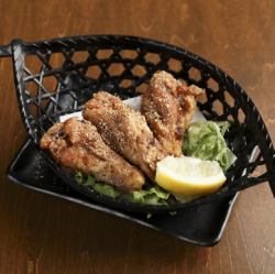 Deep-fried chicken wings