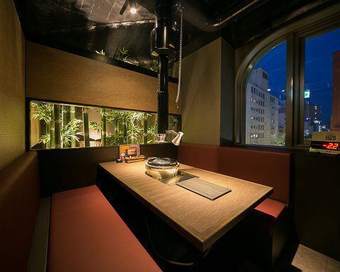 Equipped with 4 fully private rooms! Ideal for entertaining or small banquets.