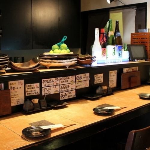 <p>【雰囲気◎デートに】デートやお一人様に嬉しいカウンター席をご用意。静かに楽しみたいお客様に大変人気です。オープンと同時にカウンター席から埋まってしまうこともしばしば。。ご予約はお早目に♪</p>