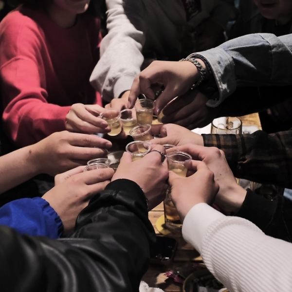 開放的な屋上で手ぶらでバーベキューやビアガーデンが楽しめる♪20名程度までご利用いただけます！用途に応じた各種コースは3300円～！詳細はコースページを！※当日は2時間前までにお電話にてご予約をお願いいたします。飲み放題のみのご利用も承ります！BBQ予約の際、雨天時開催できない場合がございます。ご了承ください