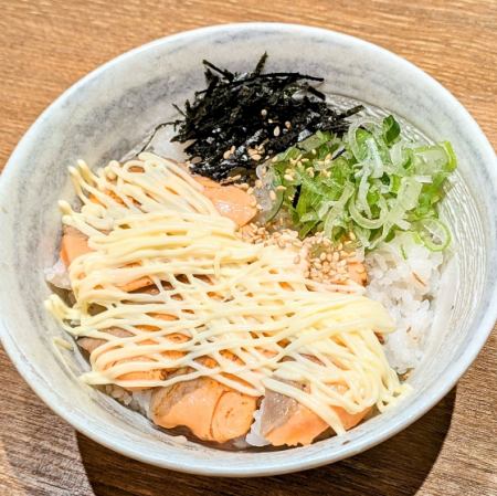 烤鲑鱼蛋黄酱盖饭