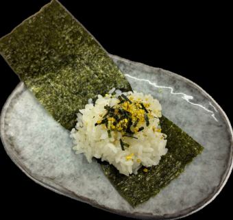 Mini rice ball with furikake (noritama)