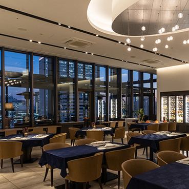 開放的なホール席では貸切も承っております♪詳しくはお電話でお問い合わせください。サプライズや記念日も細かくプランニング・演出させていただきます。お気軽にお問い合わせください。