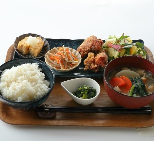 Fried chicken obanzai set meal (soy sauce or salted seaweed)