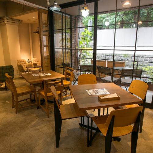 [With a course, we can accommodate 35 to 50 people!] For a standing dinner, we can accommodate up to 60 people! We can also accommodate large parties! We have a variety of seating options including sofa seats, table seats, and raised seats. We have various types of seats available! It can be used by everyone from small children to the elderly. Enjoy our homemade Japanese cuisine in a location rich in nature, Myogadani.☆☆