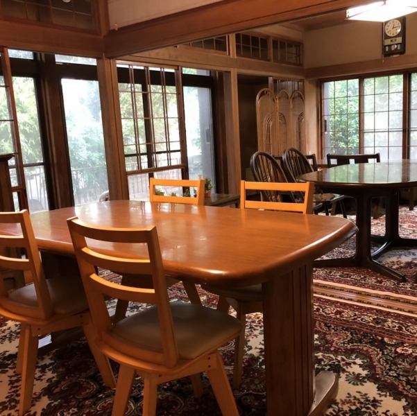 It is a Japanese-style, modern space where time seems to flow slowly.The nostalgic atmosphere makes you feel like you're at your grandma's house.Relax and enjoy yourself in this hideaway restaurant surrounded by lush greenery! Accommodates 1 to 4 people!