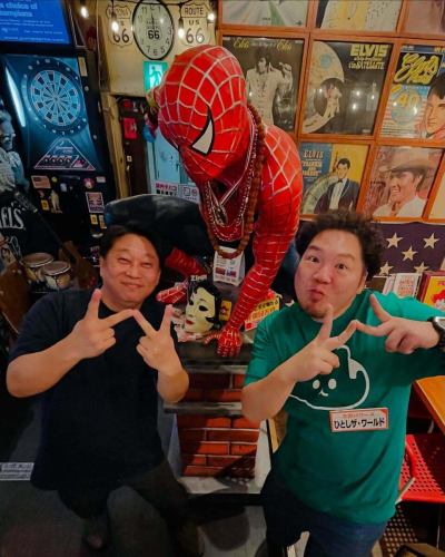그건 그렇고, 오늘 나고야도 너무 덥습니다!
고마워요!
Cafe Bar Komanechi, 점장 타카시입니다.

요 전날 나카 쿄 테레비 씨의 "구 - 많이"에서 소개 받고 나서, 많은 손님에게 내점 주셔서 감사합니다☆

생방송은 긴장했습니다만, 나고야는 「도칸 프로」소속의 한시 더·월드씨에게 고조해 받고 어떻게든 일 없는 것을 얻었습니다☆

이번에 Cafe Bar Komanechi를 알 수있는 계기가되면 점장 타카시, 기쁜 한입니다 MAX!

원래 『Cafe Bar Komanechi』는 뭐야⁉︎
라고 말합니다만, 코마네치는 점장 타카시가 옛날
, 일본이나 북미, 남미를 차나 버스로 주유해 길러진 모든 아이템이나 경험이 이 지하에 꽉 채워진, 마치 「장난감 상자를 뒤집은 것 같은 공간」이 퍼지고 있는 것입니다.

아, 일단 「Cafe Bar Komanechi」라고 하는 일로 하고 있기 때문에…

Cafe나 다방에서는 아리마텐이므로 주의해 주세요💦

햄버거가게에서도 아리마텐이므로 주의해 주세요💦

많은 종류의 술을 마시고 다국적의 맛있는 요리를 먹을 수있는 Cafe Bar로 영업하고 있으므로, 거기 잘 부탁드립니다!

실수로 내점되어 "석료 잡혔다!"
"원드링크 주문 받았다!"라든지
『생명까지 잡혔다!』라든지, 그렇게 말하는 클레임은 일절 받아들이고 있어 텐이므로, 거기는 『만약 상담실』에 상담해 주셔서 분노를 소식 내리면 다행입니다☆

아, 점심 시간은 보통 본격 향신료 카레와 일일 정식을 먹을 수있는 Cafe로 영업하고 있습니다 ♬
1000 엔 가져와 주시면 매일 정식과 점심 음료를 즐길 수 있으므로 초절 가격입니다!
디너 타임도 『점장 맡겨 코스』가 무제한 뷔페와 점장 추천의 요리가 저것이나 이것이나 아무것도 가득 붙어 와 4000엔으로부터 즐길 수 있습니다☆

라고 하는 「『나고야에서 1번 아메리칸 팝! ︎ 』놀 수 있는 미국 술집 ★Cafe Bar Komanechi★』
아무쪼록 잘 부탁 MAX!

●미국 술집 『 Cafe Bar Komanechi 』 https://komanechi.owst.jp

#코마네치
#나고야바
#나고야카페
#아메리칸
#생일
#재미있는가게
#보드게임
#잡화
#멕시칸
#타코스
#다트
#고양이
#무료
#아메토이
#햄버거
#런치타임
#영
#햄버거런치
#향신료

https://www.google.com/search?q=komanechi&ludocid=17472319679155308933&ibp=gwp;0,7&source=g.page.m