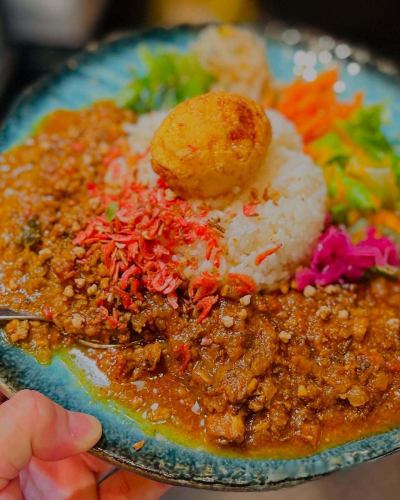 그건 그렇고, 오늘 나고야도 너무 덥습니다!
고마워요!
Cafe Bar Komanechi, 점장 타카시입니다.

요 전날 나카 쿄 테레비 씨의 "구 - 많이"에서 소개 받고 나서, 많은 손님에게 내점 주셔서 감사합니다☆

생방송은 긴장했습니다만, 나고야는 「도칸 프로」소속의 한시 더·월드씨에게 고조해 받고 어떻게든 일 없는 것을 얻었습니다☆

이번에 Cafe Bar Komanechi를 알 수있는 계기가되면 점장 타카시, 기쁜 한입니다 MAX!

원래 『Cafe Bar Komanechi』는 뭐야⁉︎
라고 말합니다만, 코마네치는 점장 타카시가 옛날
, 일본이나 북미, 남미를 차나 버스로 주유해 길러진 모든 아이템이나 경험이 이 지하에 꽉 채워진, 마치 「장난감 상자를 뒤집은 것 같은 공간」이 퍼지고 있는 것입니다.

아, 일단 「Cafe Bar Komanechi」라고 하는 일로 하고 있기 때문에…

Cafe나 다방에서는 아리마텐이므로 주의해 주세요💦

햄버거가게에서도 아리마텐이므로 주의해 주세요💦

많은 종류의 술을 마시고 다국적의 맛있는 요리를 먹을 수있는 Cafe Bar로 영업하고 있으므로, 거기 잘 부탁드립니다!

실수로 내점되어 "석료 잡혔다!"
"원드링크 주문 받았다!"라든지
『생명까지 잡혔다!』라든지, 그렇게 말하는 클레임은 일절 받아들이고 있어 텐이므로, 거기는 『만약 상담실』에 상담해 주셔서 분노를 소식 내리면 다행입니다☆

아, 점심 시간은 보통 본격 향신료 카레와 일일 정식을 먹을 수있는 Cafe로 영업하고 있습니다 ♬
1000 엔 가져와 주시면 매일 정식과 점심 음료를 즐길 수 있으므로 초절 가격입니다!
디너 타임도 『점장 맡겨 코스』가 무제한 뷔페와 점장 추천의 요리가 저것이나 이것이나 아무것도 가득 붙어 와 4000엔으로부터 즐길 수 있습니다☆

라고 하는 「『나고야에서 1번 아메리칸 팝! ︎ 』놀 수 있는 미국 술집 ★Cafe Bar Komanechi★』
아무쪼록 잘 부탁 MAX!

●미국 술집 『 Cafe Bar Komanechi 』 https://komanechi.owst.jp

#코마네치
#나고야바
#나고야카페
#아메리칸
#생일
#재미있는가게
#보드게임
#잡화
#멕시칸
#타코스
#다트
#고양이
#무료
#아메토이
#햄버거
#런치타임
#영
#햄버거런치
#향신료

https://www.google.com/search?q=komanechi&ludocid=17472319679155308933&ibp=gwp;0,7&source=g.page.m