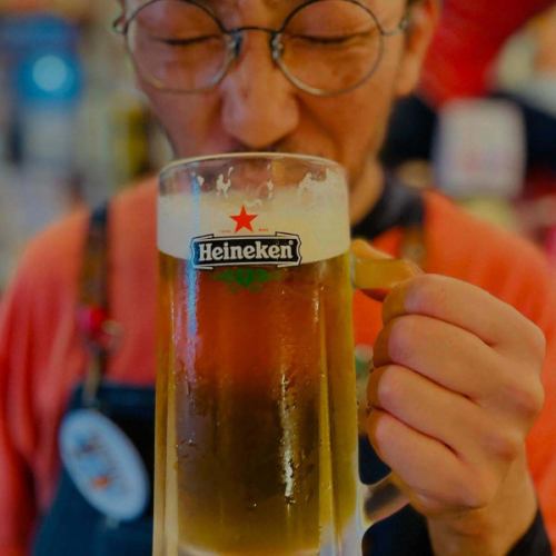 さてさて、連休も明けてCafe Bar Komanechi、仕込みもせっせとやっとりまして、
美味しいお料理を皆様にお届けすべく試行錯誤も繰り返したり繰り返さなかったりラジバンダンリ…

あっ、今日は『ホルモン煮込みのタコス』なんてのを仕込みました☆

美味しいタコスを求めて日々、あれやこれやと探求しておりますが、やはりコマネチはテックスメックスのスタイルで、それでいてメキシコ感漂う美味しいタコスを店長タコスが、いや、タカシが創作している次第な訳です☆

まぁね、いろいろタコスと言っても沢山ありまして、本格的なメキシコタコスやアメリカナイズされたテックスメックスタコス、日本人に合わせて作ったタコスなどなど、それは多種多様でございます☆

Cafe Bar Komanechiのタコスは店長タカシの食べたい、店長タカシのスタイルの、店長タカシの味付けになっておりまして、タカシの作るコマネチの料理がお口に合う方ならきっと美味しいと言って頂けるかと思いMAX!

と言う事で、コマネチは店内が超絶アメリカン、おもちゃ箱をひっくり返したような夢のある空間となってますが、お料理も皆様が美味しい！と言って頂けるよう日々精進しております☆

ま、百聞は一見にしかず！

ぜひ遊びに来て下さいね〜♬

●アメリカ酒場『 Cafe Bar Komanechi 』  https://komanechi.owst.jp

  #コマネチ
 #名古屋バー
 #名古屋カフェ
#アメリカン
 #誕生日
 #面白い店
#ボードゲーム
#雑貨
#メキシカン
 #タコス
 #ダーツ
 #盛り上がる
#飲み放題
 #アメトイ大好き
 #ハンバーガー美味しい
 #ランチタイム
  #栄
#ハンバーガーランチ
#スパイスカレー

https://www.google.com/search?q=komanechi&ludocid=17472319679155308933&ibp=gwp;0,7&source=g.page.m