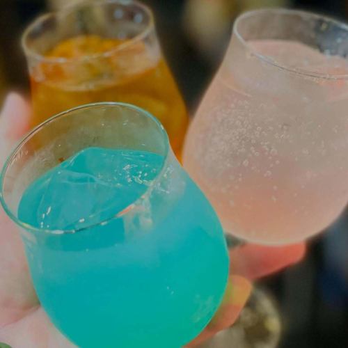 さてさて、本日9/14(日)は日曜日ですが明日が祝日の為、営業です！
って言う事でCafe Bar Komanechi、今夜も元気に営業中ー！

ただ…

なんだか暇な気がする〜💦

あっ、昨日は三重県は鈴鹿市からブラジルのお客様に来店頂きまして、楽しくお話しさせて頂きましたYo!!
そのお客さん、車屋さんを経営していて映画『ワイルドスピード』に出てくるような車のイベントとかやっているようで、まさかの本物のワイルドスピードの日本人役のキャスト『ハン』のお友達と言う事でした☆

美味しいブラジル料理のお店も教えてもらったし…

今日のお昼ご飯は…

韓国料理だな☆ 

家の近所の店を開拓せねば！

そんなこんなで今夜は営業です。

そして明日は振替休日♬

皆さん、今夜はCafe Bar Komanechiへ遊びに来て下さいね〜

●アメリカ酒場『 Cafe Bar Komanechi 』  https://komanechi.owst.jp

  #コマネチ
 #名古屋バー
 #名古屋カフェ
#アメリカン
 #誕生日
 #面白い店
#ボードゲーム
#雑貨
#メキシカン
 #タコス
 #ダーツ
 #盛り上がる
#飲み放題
 #アメトイ大好き
 #ハンバーガー美味しい
 #ランチタイム
  #栄
#ハンバーガーランチ
#スパイスカレー

https://www.google.com/search?q=komanechi&ludocid=17472319679155308933&ibp=gwp;0,7&source=g.page.m