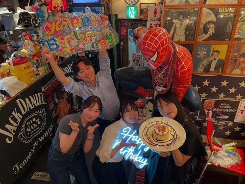 Well then, is it a long weekend?
Thank you very much.
I'm Takashi, and I work consecutive days but don't have consecutive days off.
I'm itching to go to Korea for the first time in a while.
Ahh, it's a good day~♬
(Ahh, I really want to go to Korea!)

So, I tried to hold back those feelings.
Men should just stay quiet and go to Cafe Bar Komanechi!
Women should also go to Cafe Bar Komanechi!

Yes, either way it's Cafe Bar Komanechi.

Yesterday, an American customer praised Comaneci, saying, "It's amazing!"

Before that, an Indonesian artist came to see me for about three days straight while he was in Nagoya, saying that Comaneci was amazing!

Last night, a customer who ordered the birthday course said to me, "Thank you so much! They had a great time and were very happy☆".

Maybe the manager, Takashi, and the incompetent staff member, Punch, are contributing a little to intercultural exchange in Japan and increasing people's happiness...

Anyway, I'm honored to be of some help to people!

So, Cafe Bar Komanechi will be open and doing well tonight and tomorrow, so please come and have fun!

●American bar "Cafe Bar Komanechi" https://komanechi.owst.jp

#Comaneci
#Nagoya Bar
#Nagoya Cafe
#American
#birthday
#Interesting store
#Board games
#miscellaneous goods
#Mexican
#Tacos
#darts
#Get excited
#all you can drink
#I love American toys
#Hamburger is delicious
#lunch time
#Sakae
#HamburgerLunch
#Spice curry

https://www.google.com/search?q=komanechi&ludocid=17472319679155308933&ibp=gwp;0,7&source=g.page.m