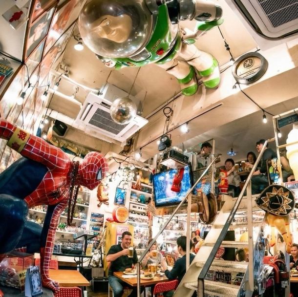 【アメリカンポップなオシャレ空間】お店に入った瞬間に驚く非日常空間！！女子会や誕生日などはもちろん、ちょっと変わったお店で宴会やパーティーをしたいと思っている幹事様にオススメです♪一度行ったら友達を連れてもう一度行きたくなっちゃう、いるだけで楽しいお店です！！思い出に残るひと時を提供いたします！