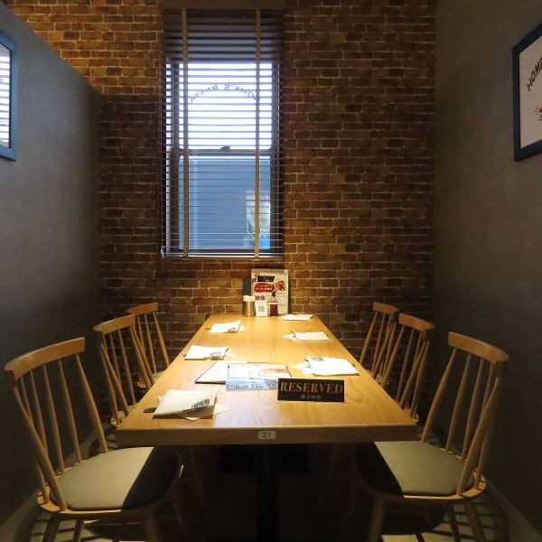 半個室もご用意♪女子会ママ会にぴったり♪パスタをメインに楽しみたい飲み会やご宴会など、様々なシーンでご利用いただけます。温もりを感じるどっしりとしたテーブル席をご用意しております。プライベートやご家族連れはもちろん、パスタをメインに楽しみたい飲み会やご宴会など、様々なシーンでご利用いただけます。